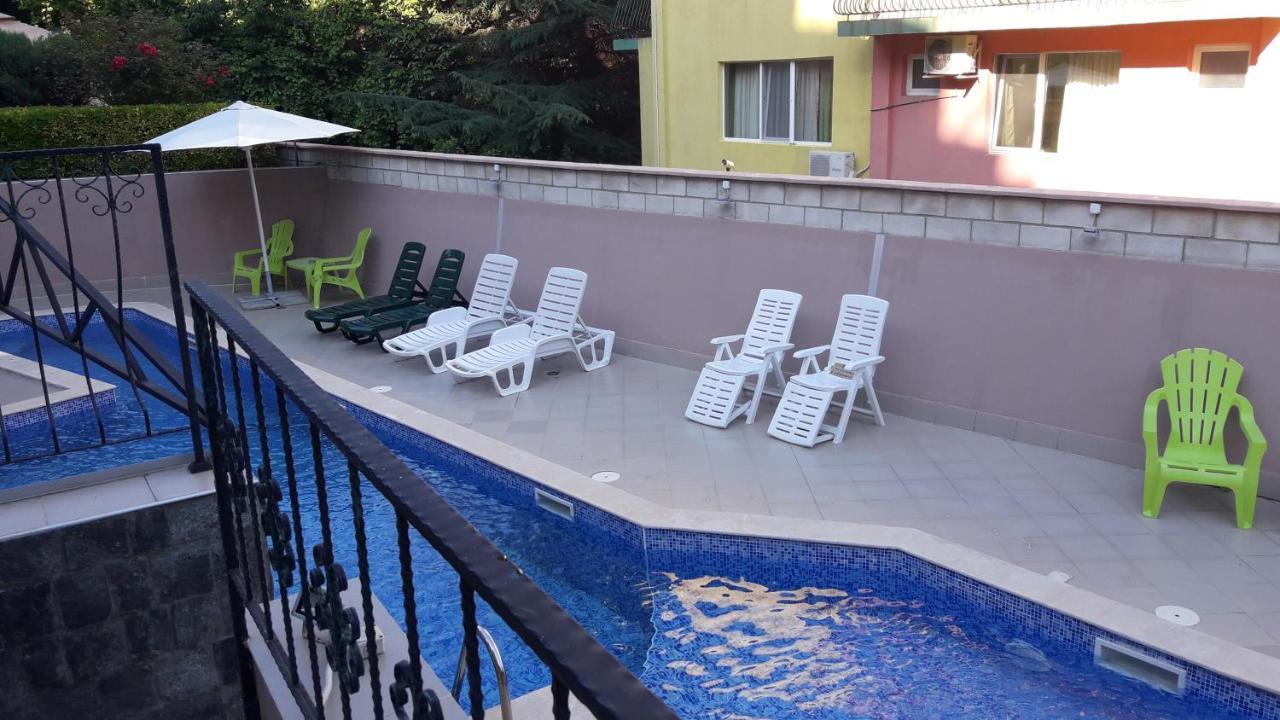 Ferienwohnung Студия В Комплексе Rozali Warna Exterior foto