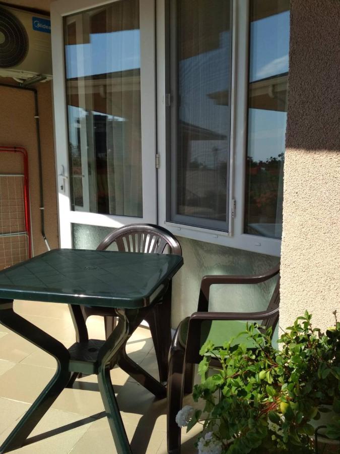 Ferienwohnung Студия В Комплексе Rozali Warna Exterior foto